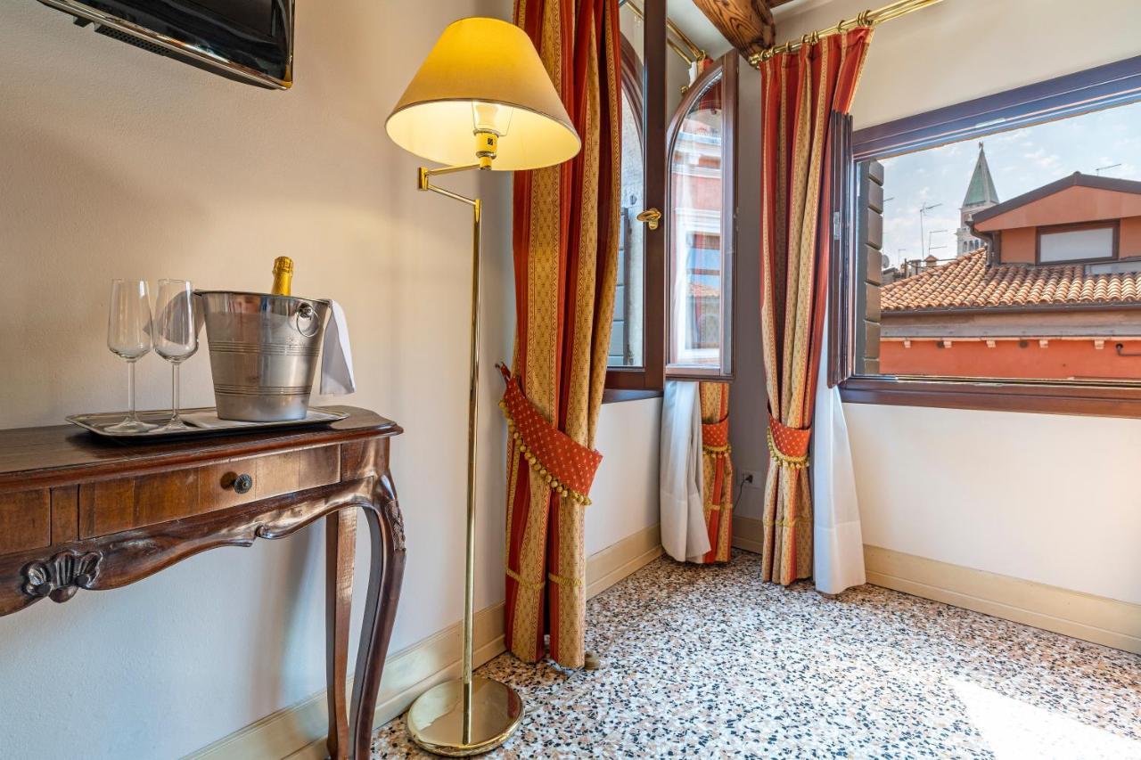 Deluxe Double or Twin Room Canal View