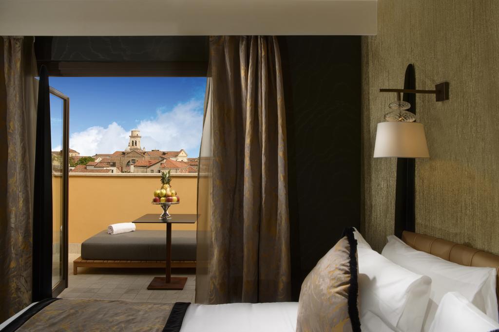 Suite panorámica con jacuzzi exterior