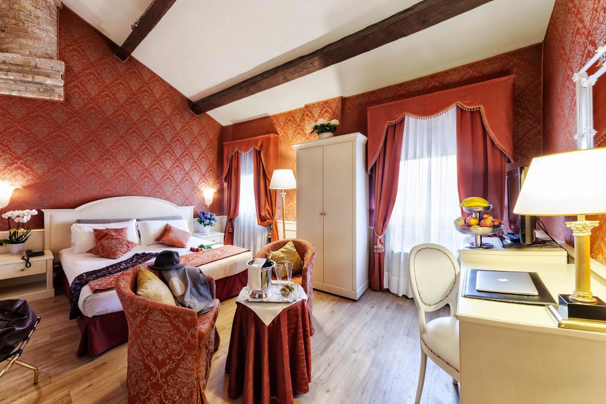 Suite Junior con vistas al canal